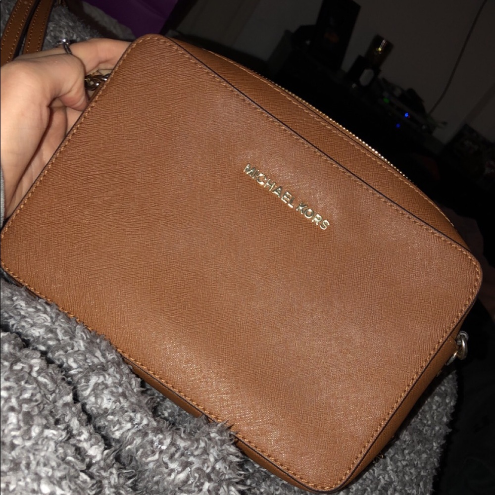 BROWN MICHAEL KORS CROSS BODY PURSE